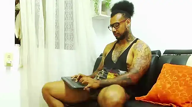 Snapshot of LewisStrong chatting on 23, 1, 2025 LewisStrong online show from 23, 1, 2025