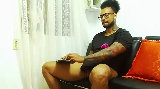 Snapshot of LewisStrong chatting on 24, 1, 2025 LewisStrong online show from 24, 1, 2025