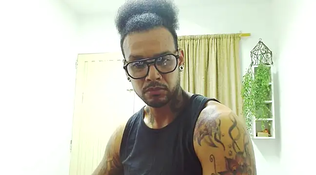 Snapshot of LewisStrong chatting on 11, 2, 2025 LewisStrong online show from 11, 2, 2025