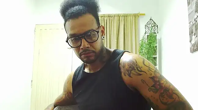 Snapshot of LewisStrong chatting on 12, 2, 2025 LewisStrong online show from 12, 2, 2025