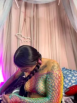 Snapshot of Ivann4 chatting on 15, 10, 2025 Ivann4 online show from 15, 10, 2025