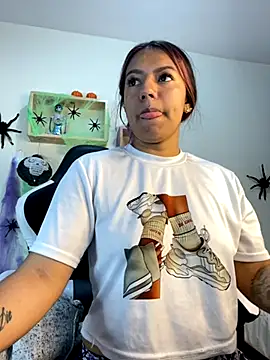 Snapshot of Ivann4 chatting on 22, 10, 2025 Ivann4 online show from 22, 10, 2025