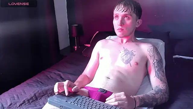 Dylanwhite23  online show from 15, 12, 2025