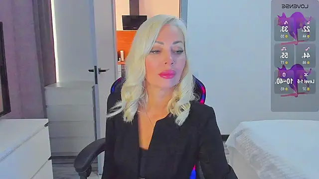 Snapshot of Miya_Kisss chatting on 25, 10, 2025 Miya Kisss online show from 25, 10, 2025