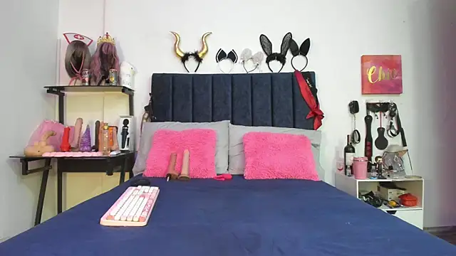 emmily giraldo online show from 28, 11, 2025