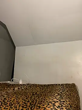 AUNYXXX online show from 8, 3, 2025