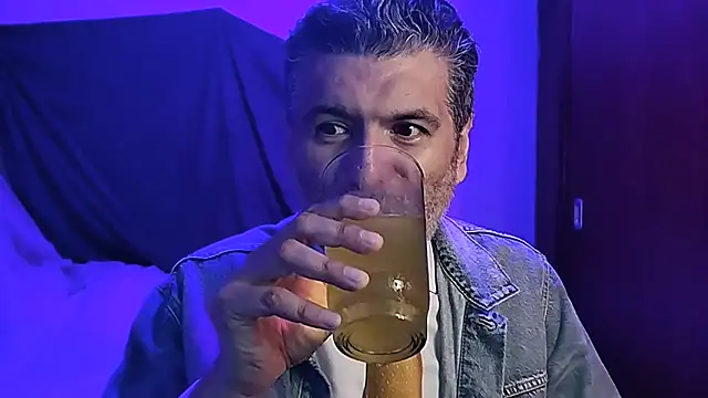 Snapshot of BushBator chatting on 20, 9, 2025 BushBator online show from 20, 9, 2025