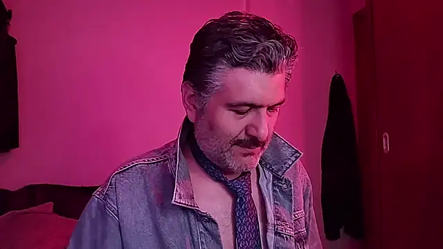 Snapshot of BushBator chatting on 24, 10, 2025 BushBator online show from 24, 10, 2025