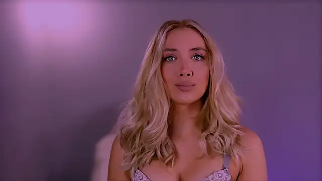 Snapshot of Jessielle chatting on 7, 10, 2025 Jessielle online show from 7, 10, 2025