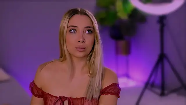 Snapshot of Jessielle chatting on 18, 10, 2025 Jessielle online show from 18, 10, 2025