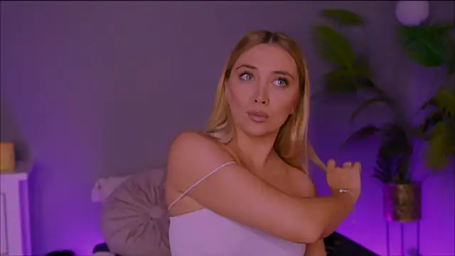 Snapshot of Jessielle chatting on 11, 11, 2025 Jessielle online show from 11, 11, 2025