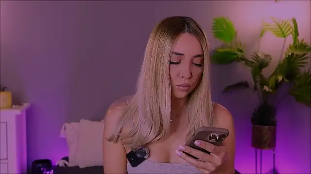 Snapshot of Jessielle chatting on 17, 11, 2025 Jessielle online show from 17, 11, 2025