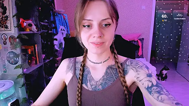 Snapshot of NaniMoore chatting on 3, 2, 2025 NaniMoore online show from 3, 2, 2025