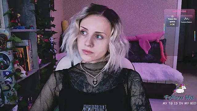 Snapshot of NaniMoore chatting on 6, 2, 2026 NaniMoore online show from 6, 2, 2026