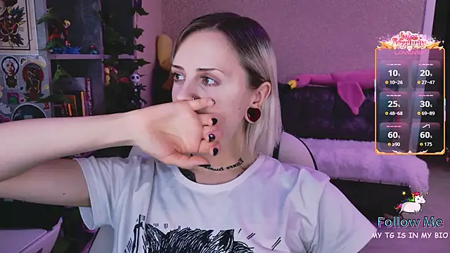 Snapshot of NaniMoore chatting on 16, 2, 2026 NaniMoore online show from 16, 2, 2026