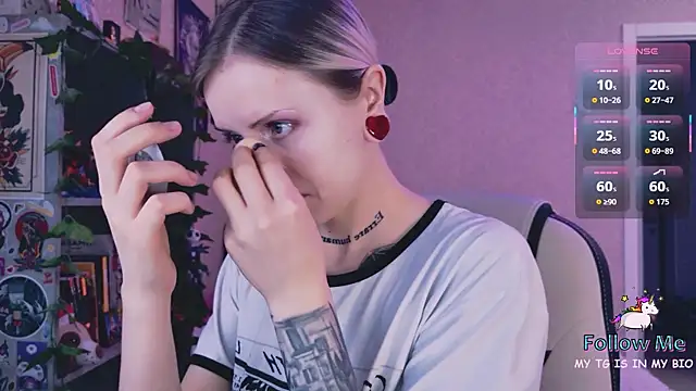 Snapshot of NaniMoore chatting on 5, 3, 2026 NaniMoore online show from 5, 3, 2026