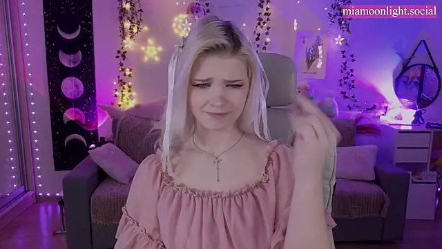 Snapshot of Moonlight_Mia chatting on 8, 3, 2025 Moonlight Mia online show from 8, 3, 2025