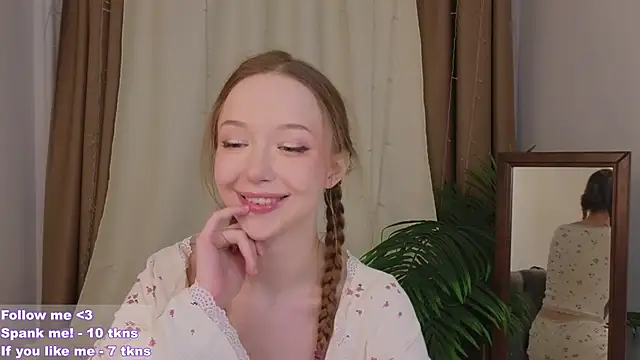 Snapshot of VioletMills chatting on 3, 2, 2025 VioletMills online show from 3, 2, 2025