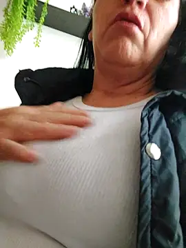 Snapshot of clarita_01 chatting on 26, 9, 2025 clarita 01 online show from 26, 9, 2025