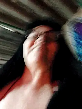 Snapshot of clarita_01 chatting on 4, 10, 2025 clarita 01 online show from 4, 10, 2025