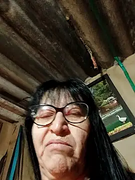 Snapshot of clarita_01 chatting on 7, 10, 2025 clarita 01 online show from 7, 10, 2025