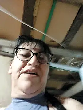 Snapshot of clarita_01 chatting on 14, 10, 2025 clarita 01 online show from 14, 10, 2025