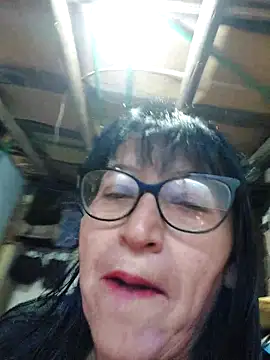 Snapshot of clarita_01 chatting on 15, 10, 2025 clarita 01 online show from 15, 10, 2025