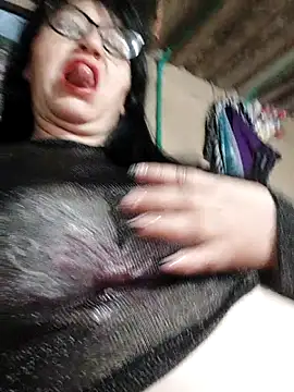 Snapshot of clarita_01 chatting on 17, 10, 2025 clarita 01 online show from 17, 10, 2025