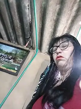 Snapshot of clarita_01 chatting on 20, 10, 2025 clarita 01 online show from 20, 10, 2025