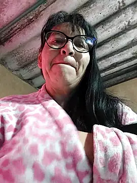 Snapshot of clarita_01 chatting on 31, 10, 2025 clarita 01 online show from 31, 10, 2025