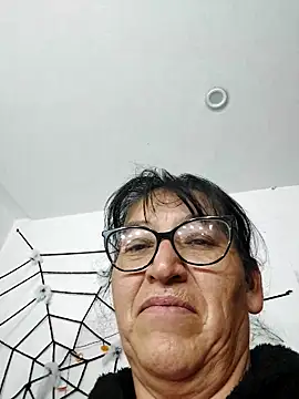 Snapshot of clarita_01 chatting on 6, 11, 2025 clarita 01 online show from 6, 11, 2025