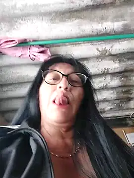 Snapshot of clarita_01 chatting on 6, 11, 2025 clarita 01 online show from 6, 11, 2025