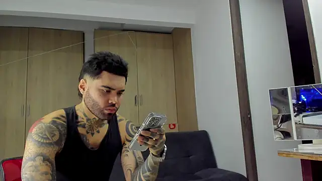 Eroxxx1327 online show from 1, 11, 2025