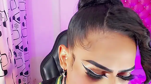 Aslhy Goddessx online show from 3, 10, 2025