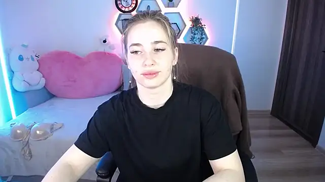 Snapshot of SabrinViolet chatting on 24, 4, 2026 SabrinViolet online show from 24, 4, 2026