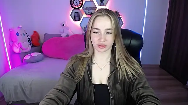Snapshot of SabrinViolet chatting on 9, 5, 2026 SabrinViolet online show from 9, 5, 2026