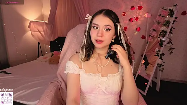 lilly Cherry  online show from 25, 6, 2026