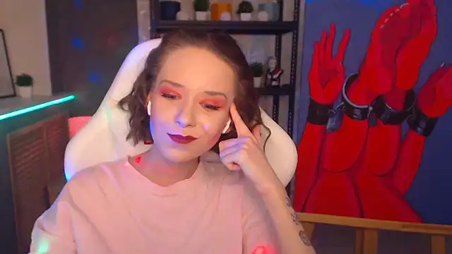 FascinatingEyess online show from 8, 12, 2024