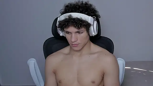 Snapshot of laurent_nova chatting on 6, 11, 2025 laurent nova online show from 6, 11, 2025