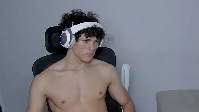 Snapshot of laurent_nova chatting on 8, 11, 2025 laurent nova online show from 8, 11, 2025