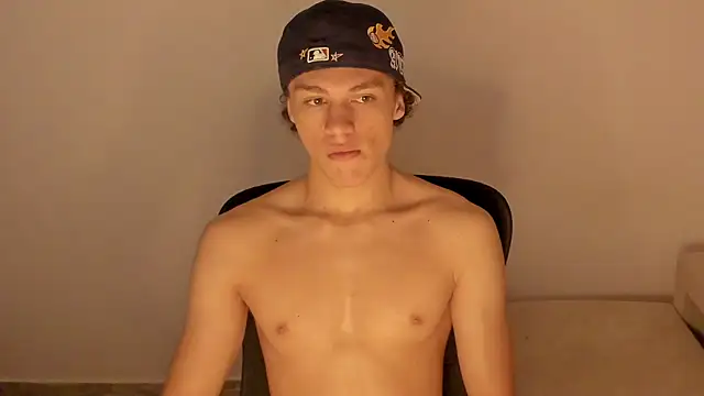 Snapshot of laurent_nova chatting on 22, 12, 2025 laurent nova online show from 22, 12, 2025