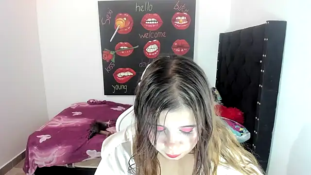 Snapshot of Ladyboom18 chatting on 21, 2, 2025 Ladyboom18 online show from 21, 2, 2025