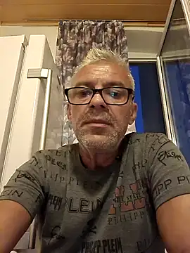 Picolo4111 online show from 12, 9, 2025