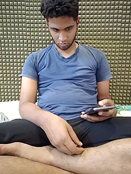 Snapshot of mykecockslong chatting on 15, 10, 2025 mykecockslong online show from 15, 10, 2025