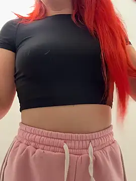 Snapshot of Holly-Glamour chatting on 4, 10, 2025 Holly-Glamour online show from 4, 10, 2025