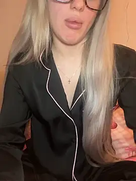 Holly-Glamour online show from 12, 2, 2026