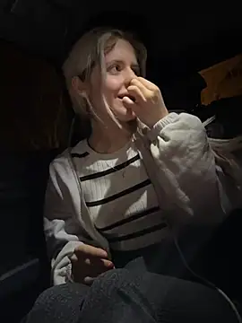 Holly-Glamour online show from 4, 3, 2026