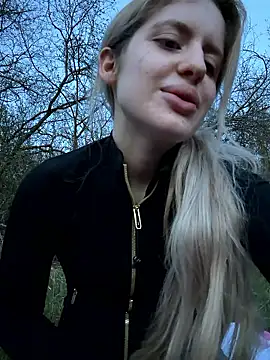 Holly-Glamour online show from 17, 4, 2026