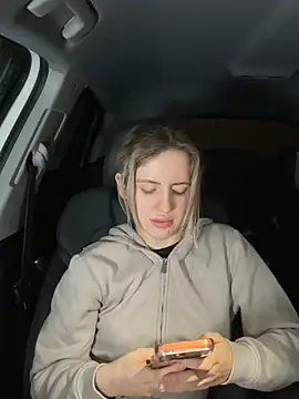 Holly-Glamour online show from 19, 4, 2026