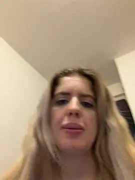 Snapshot of Holly-Glamour chatting on 17, 6, 2026 Holly-Glamour online show from 17, 6, 2026